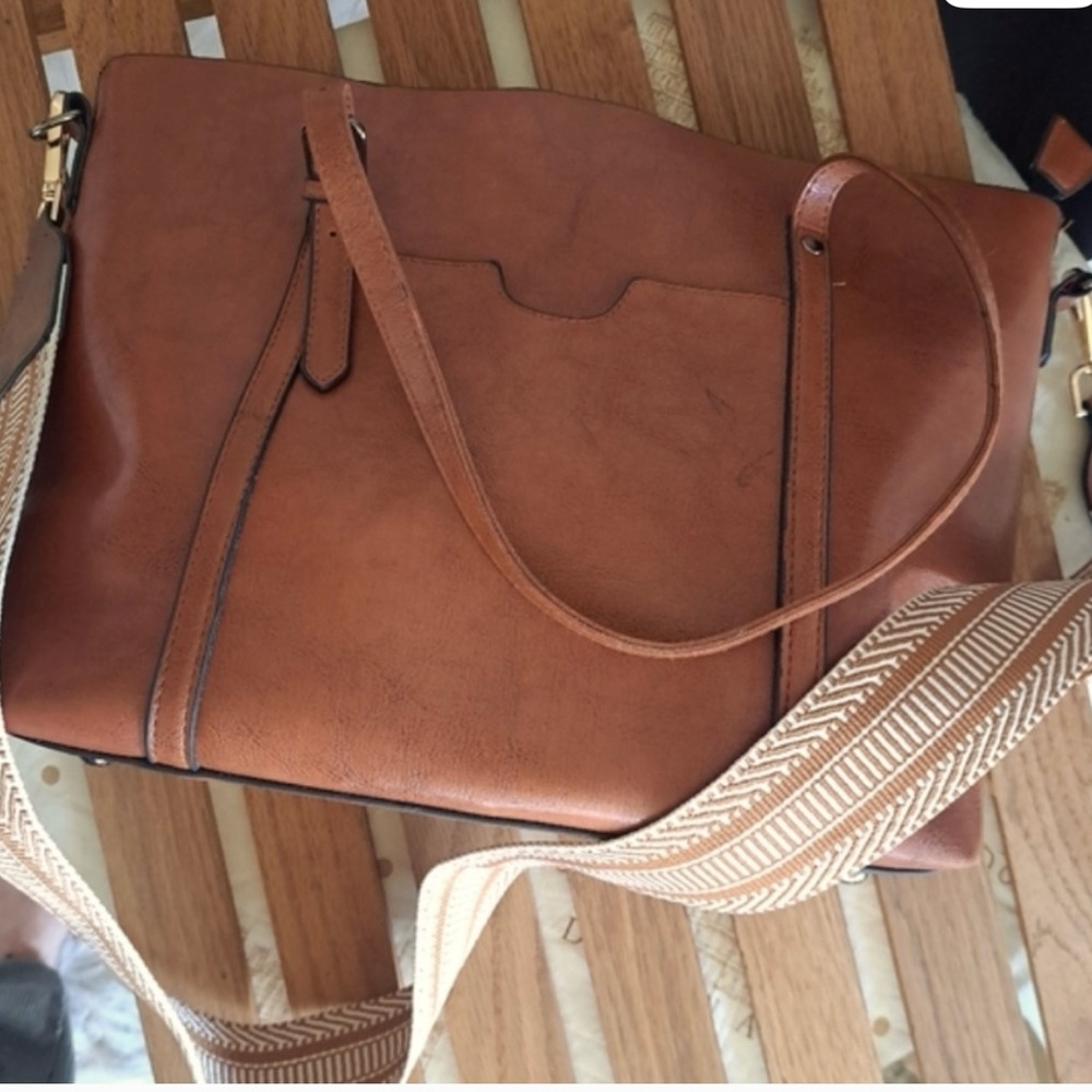 NEW Vegan Leather Tote with Cool Guitar strap - Picture 6 of 16